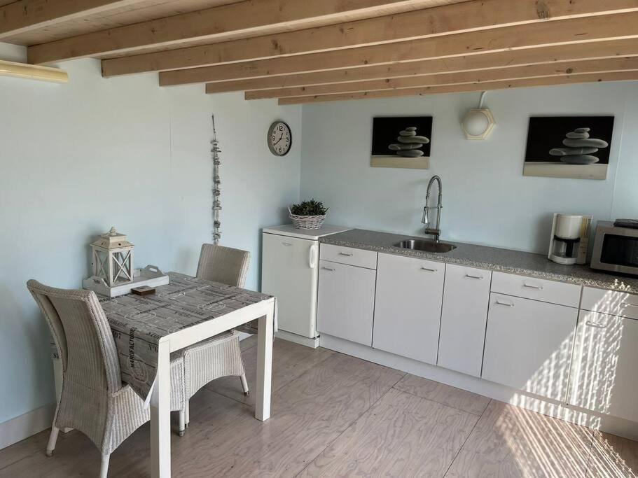 Chalet + Tiny House Nabij Strand Petten Exterior foto